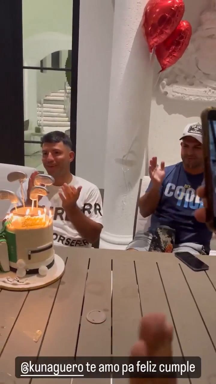 La divertida torta que reveló la nueva pasión del Kun Agüero
