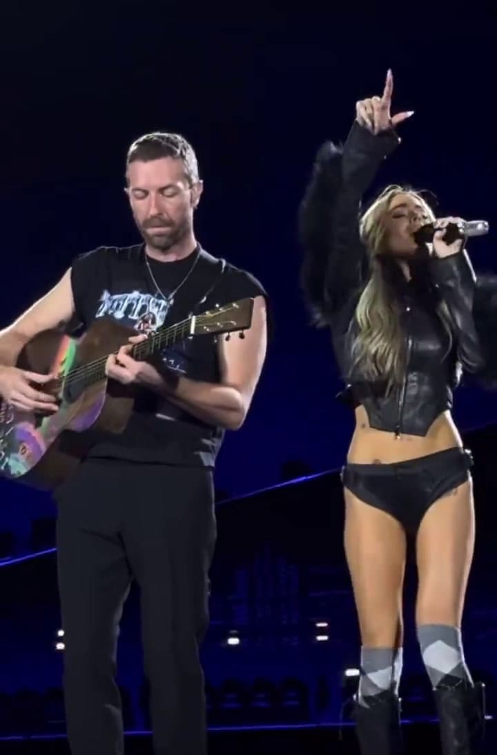 "Carne y Hueso", el tema que interpretaron Tini y Chris Martin