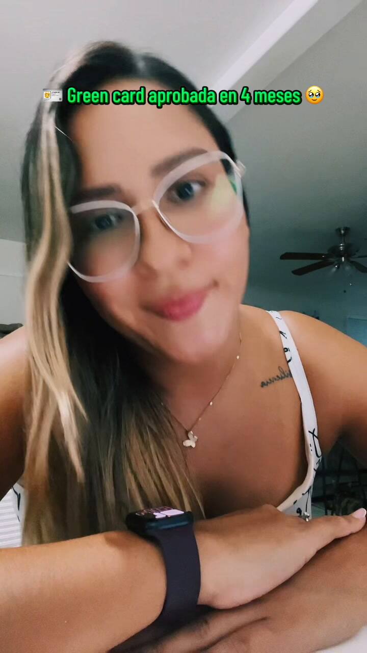 La colombiana detalló que su proceso para obtener la Green Card por matrimonio tardó cuatro meses (TikTok: @paburcas28)