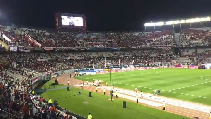 Los hinchas de River, contra Los Borrachos del Tablón - Fuente: Twitter @juanbalbi9