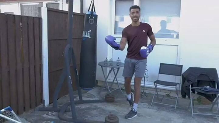 Daba clases de boxeo y se noqueó a sí mismo