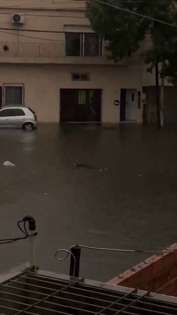 Apareció un cuerpo flotando en Valentín Alsina