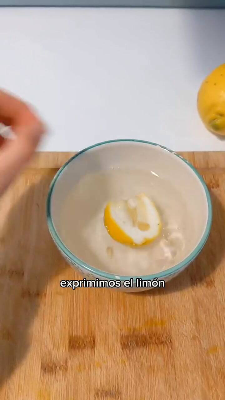 Trucos para limpiar el microondas