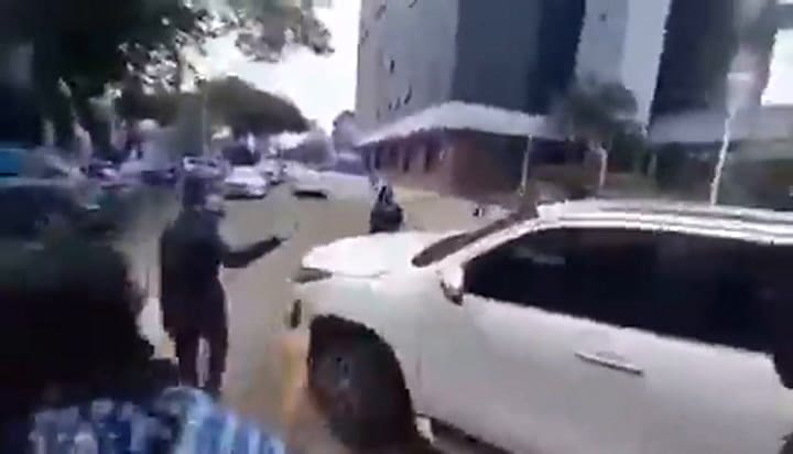 Formosa: un ministro de Insfrán enfrentó a unos manifestantes con su camioneta