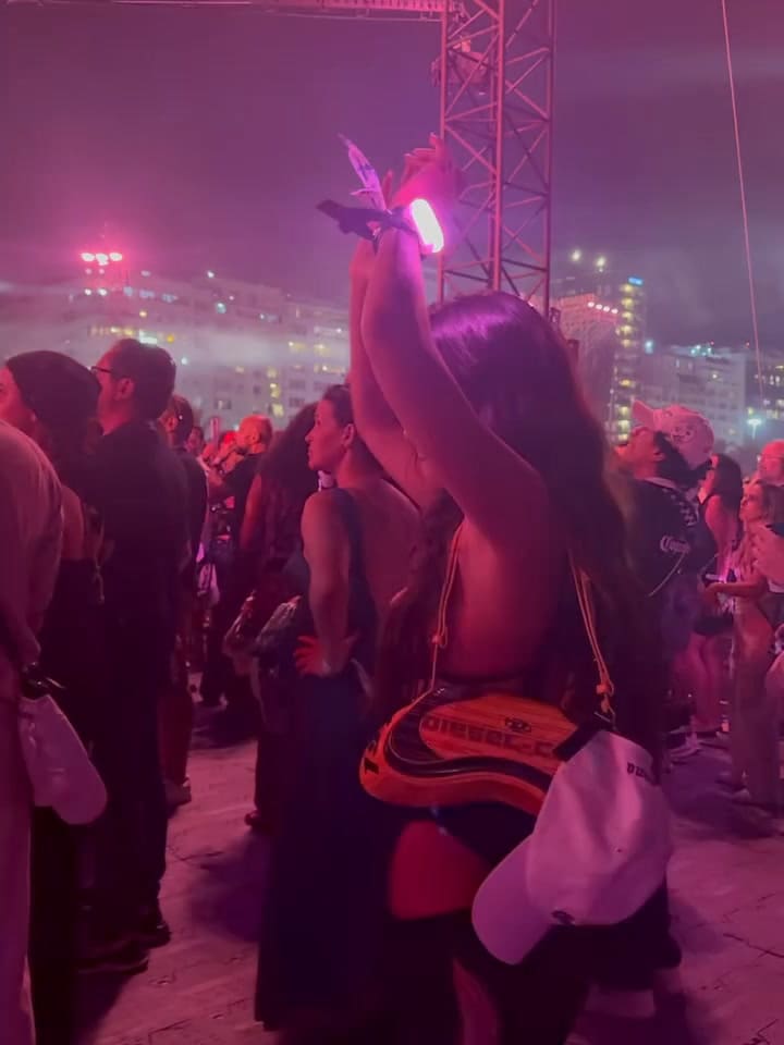 En Copacabana Las Mujeres Ya No Lloran .@Shakira @Corona @Corona Argentina