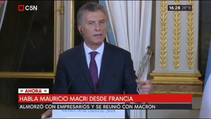 El presidente francés Emmanuel Macron recibe a Muaricio Macri en París