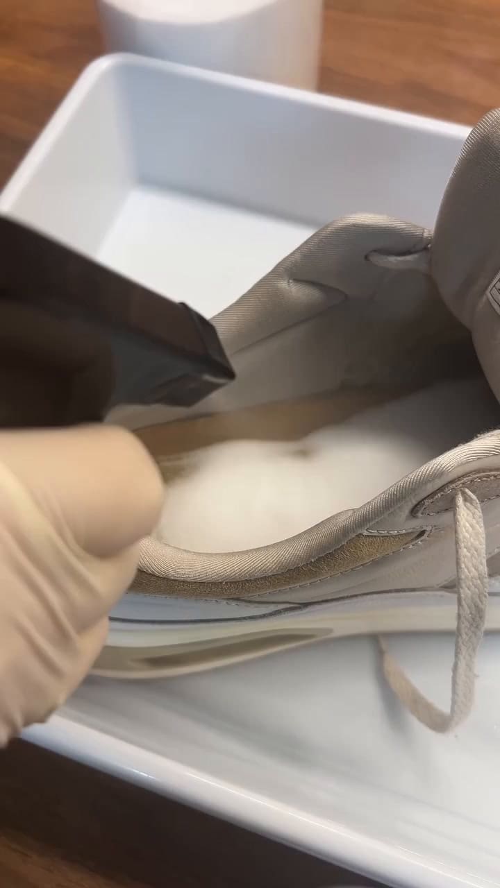 ®. Aqui Mas Info Atención Que No Sólo Vale Para Guantes Y Calzado!!! También Puedes Aplicarlo En Bolsos, Tapicerías, Interior De Abrigos… Y En General En Cualquier Textil Que No Puedas O Debas Lavar Con Frecuencia.