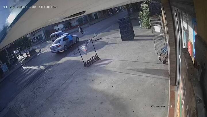 Atropellan a una mujer tras robar un celular