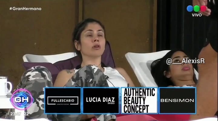 Romina le dice a Alfa que Camila lo usa para ganar el programa