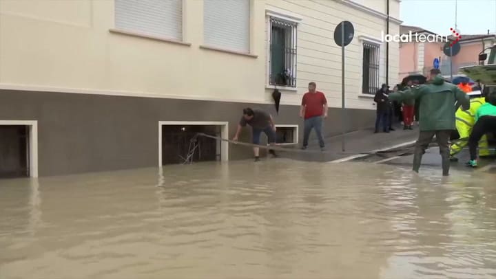 Un hombre atrapado en un sótano es rescatado por los vecinos