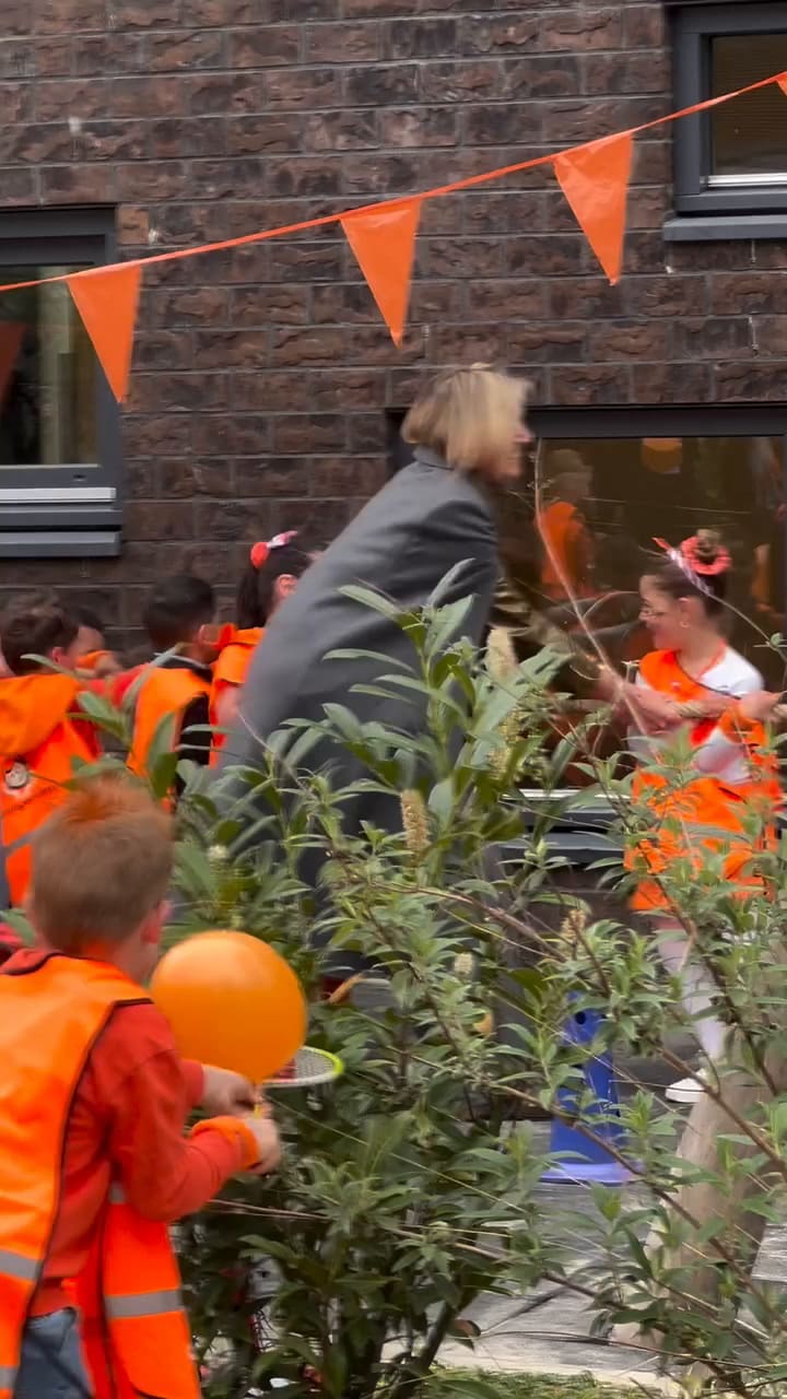 La reina Máxima y el rey Guillermo se animaron a jugar al juego de la soga