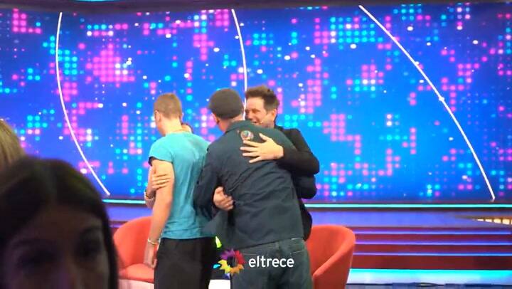 Juana Viale eligió un look elegante, pero cómodo, para entrevistar a Chris Martin