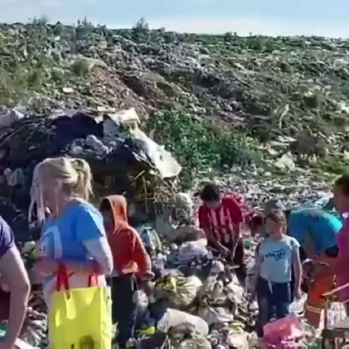 Menores de edad en un basural