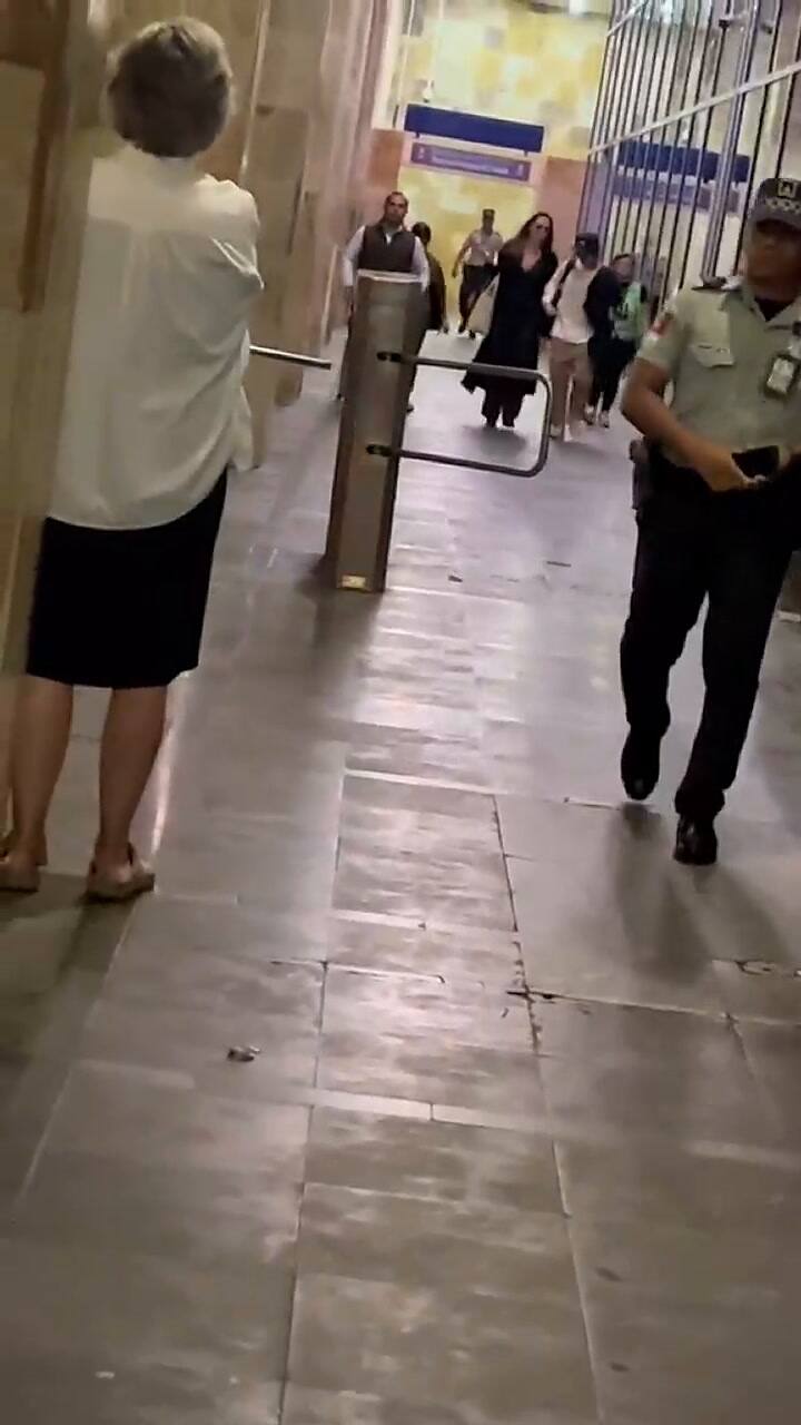 Angelina Jolie sorprendió a sus fans mexicanos en el aeropuerto de Cancún