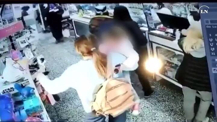 Cinco delicuentes armados aterrorizaron a una niña de tres años