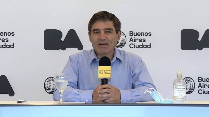 El ministro de Salud porteño, Fernán Quirós, anticipó cuál será la estrategia con los extranjeros en