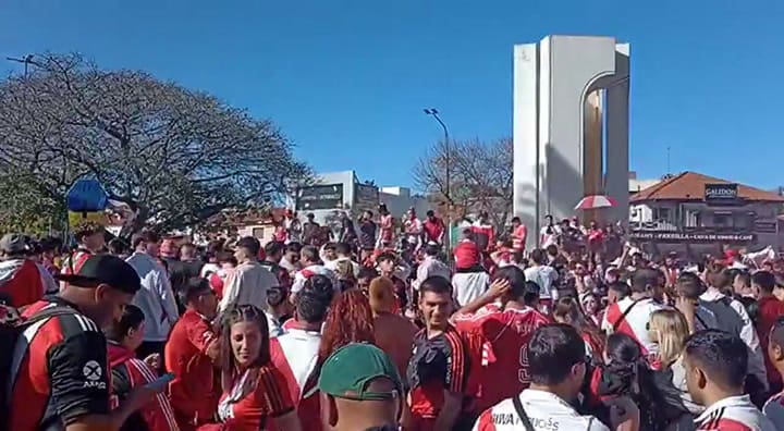 Previa en el ingreso al estadio Más Monumental