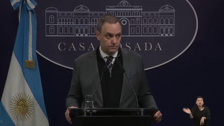 Adorni habla sobre las residencias médicas y el nuevo examen