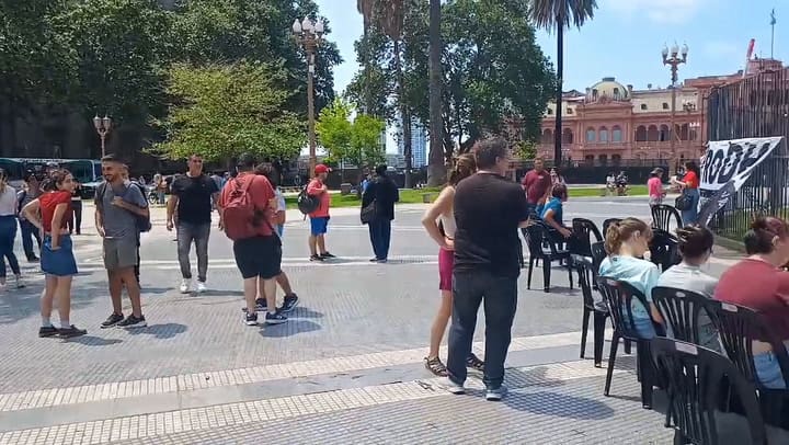 Clases públicas universitarias en la Plaza de Mayo