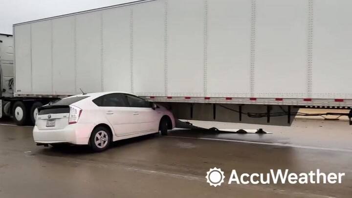 Los accidentes en carreteras por la tormenta de frío causan muertos en Texas