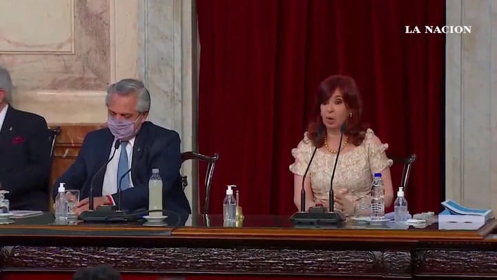 CFK: “Audio. Botoncito. Chic, chic. Eeeso...”