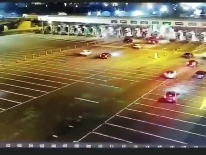 Impactante accidente en Au. Illia mano al centro. Zona de peajes.