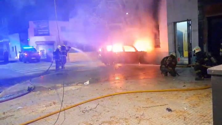 Viajaban en un auto robado, los persiguió la Policía y terminaron chocando contra una casa: tres menores de 15, 16 y 17 años detenidos