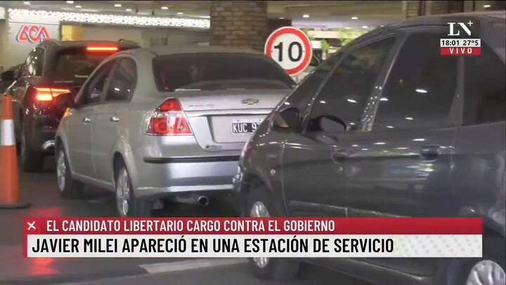En plena campaña, Javier Milei fue a una estación de servicio y criticó al gobierno