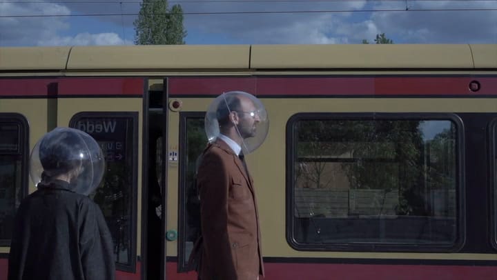 Diseño retrofuturista de protector, producido por el estudio alemán Plastique Fantastique