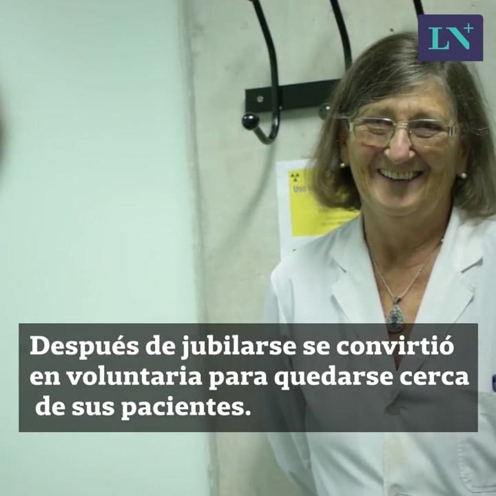 Es médica, se jubiló, y hoy atiende como voluntaria para seguir cerca de sus pacientes