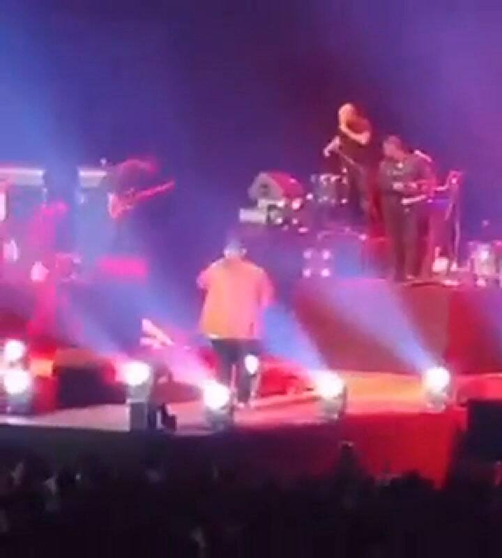 El momento en que el cantante haitiano Mikaben falleció en pleno concierto