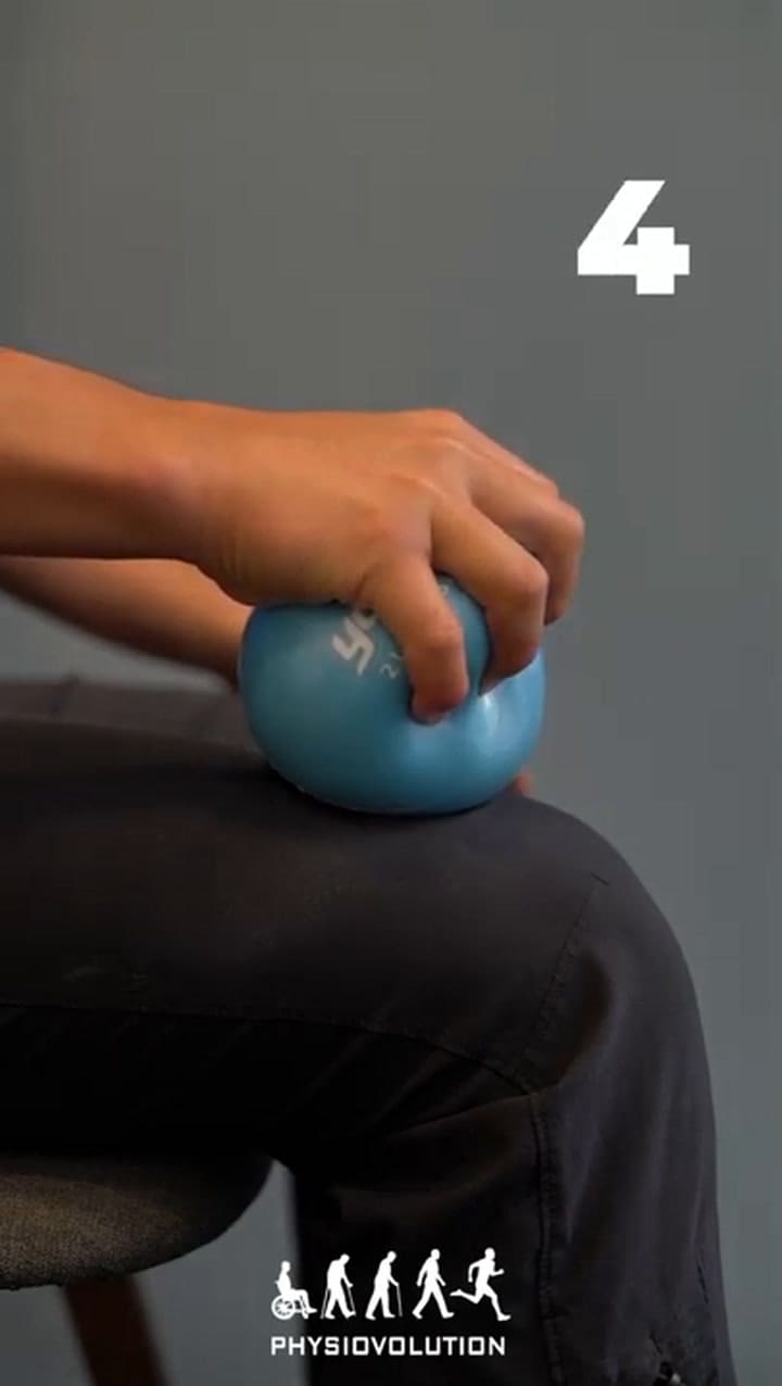 Isométrico De Flexores De Los Dedos Con Pelota - Fisioterapia - Physiovolution