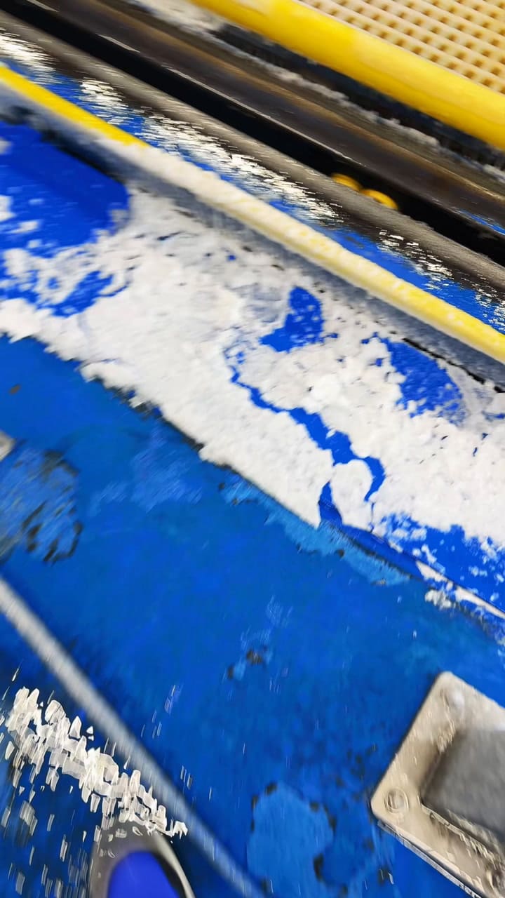 Trabajador De Lavado De Autos Advierte A Las Personas Que Pasan Por Los Lavaderos En El Frío - Video TikTok @Sequantesgraves