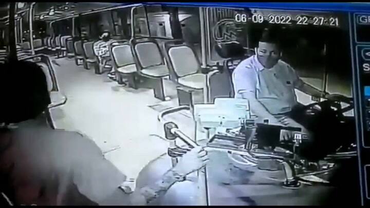 Subió a un colectivo, lo roció con combustible y lo prendió fuego con los pasajeros a bordo