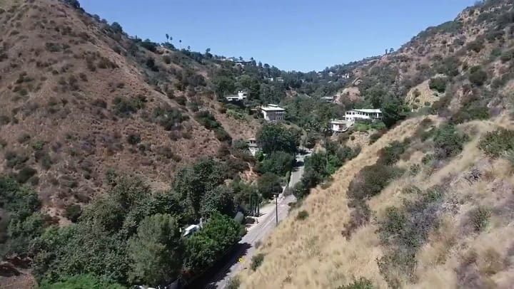 La tiktoker con más seguidores del mundo muestra su enorme mansión