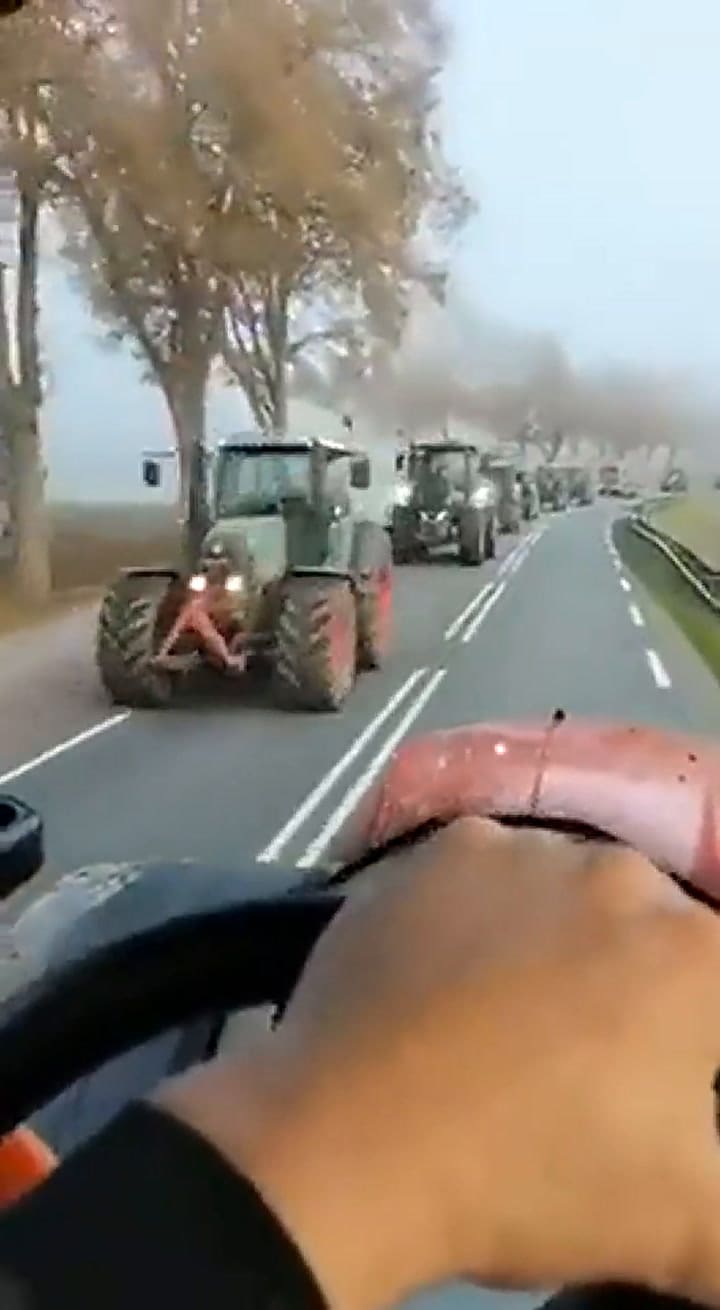 Los productores holandeses salieron a las calles a hacer un tractorazo en protesta por las medidas