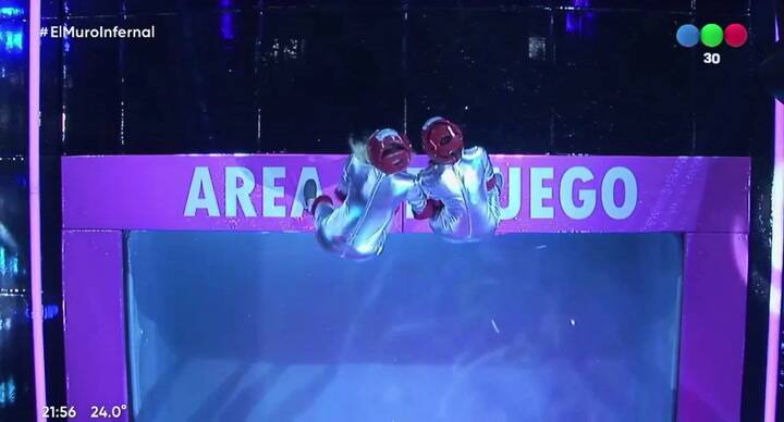 Vicky Xipolitakis no pudo contra el muro y se quedó enganchada - Fuente: Telefe