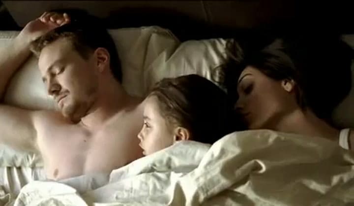 Nacido y criado tráiler