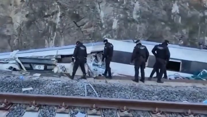 Así quedaron los trenes tras el choque fatal en España