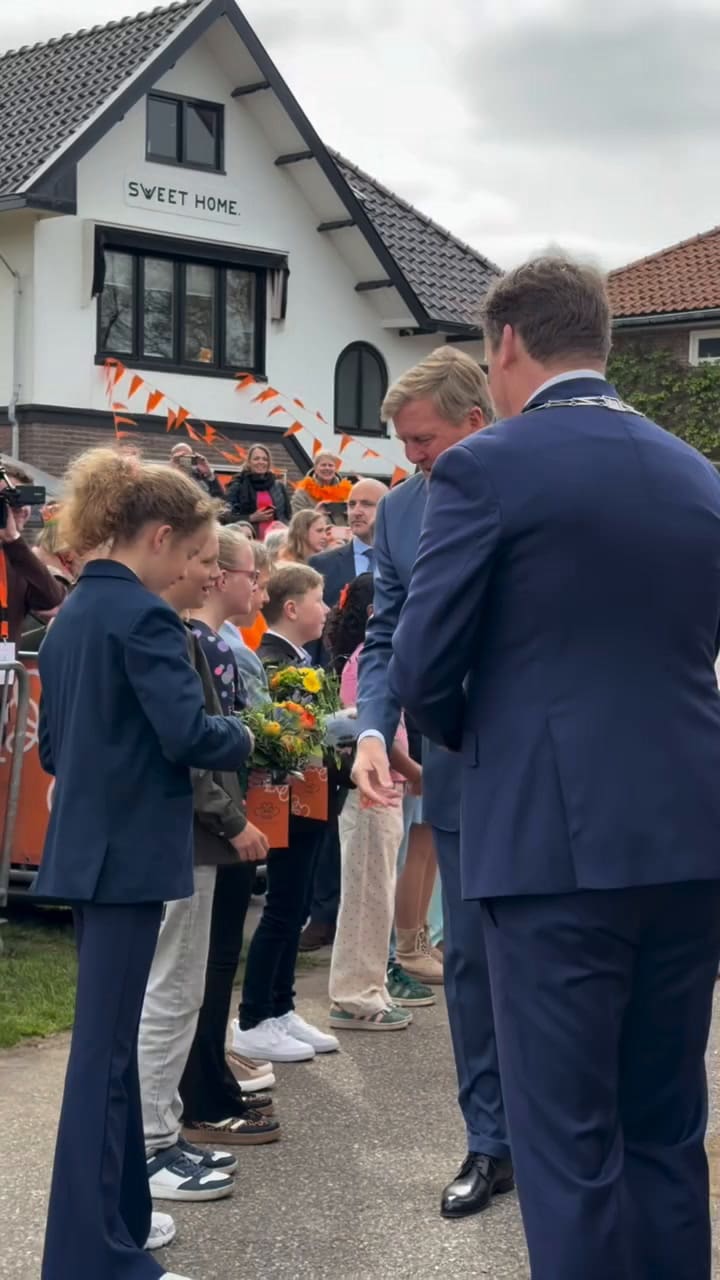 Así llegaban Máxima, Guillermo y sus hijas a Dokkum