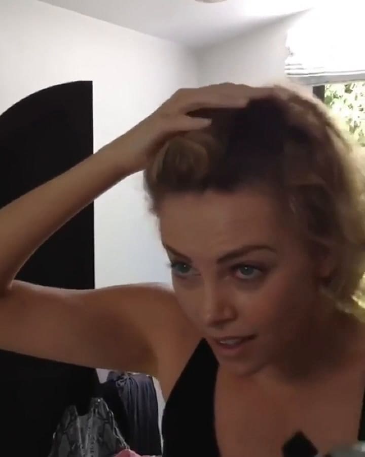 Charlize Theron rapada para Mad Max 2015 - Fuente: Instagram @charlizeafrica