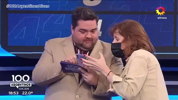 Darío Barassi le quitó el celular a su productora y le leyó los chats en el programa