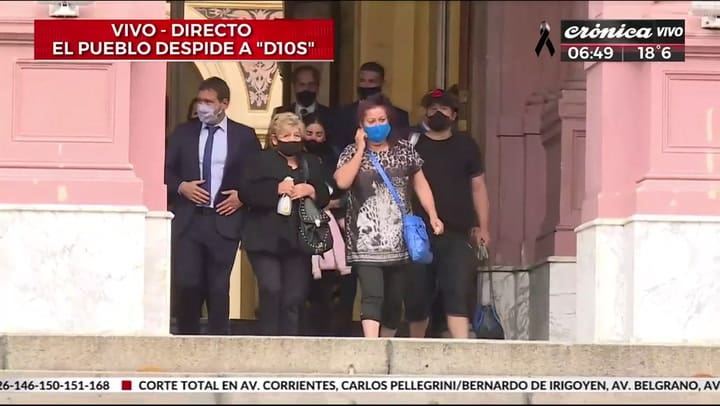 Se retiran los hermanos de Maradona - Fuente: Crónica TV