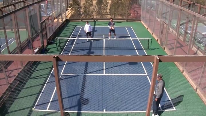 El tenis de plataforma: de qué se trata el extraño deporte que sigue en pie en Estados Unidos