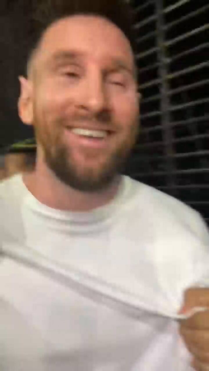 La salida del '10' del restaurante porteño (Twitter).