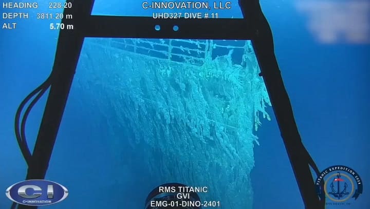 Nuevas imágenes del Titanic: hallaron una estatua apenas vista y mostraron cómo está hoy la baranda donde Jack y Rose se conocieron