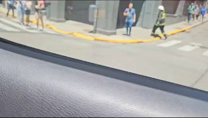 Se incendia un edificio al lado del Ministerio de Trabajo