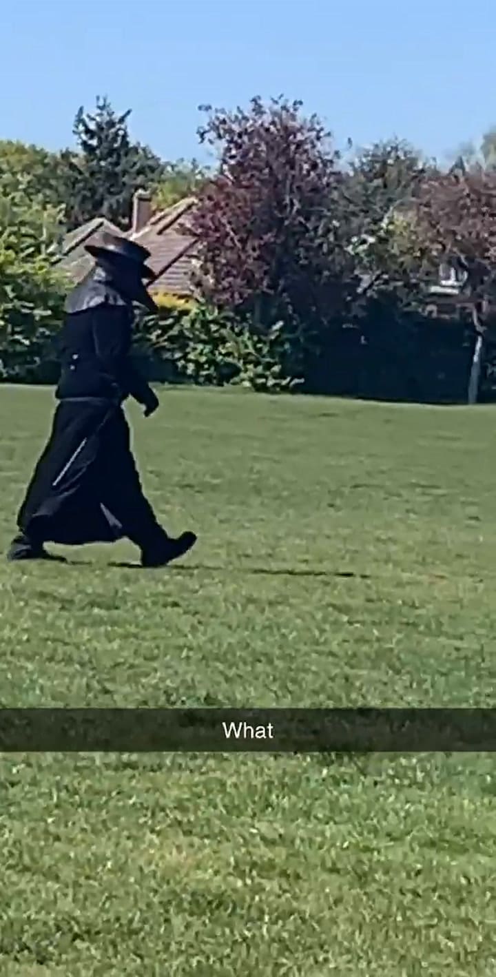 Un 'médico' de la peste negra tiene en vilo a un pueblo inglés - Fuente: Facebook