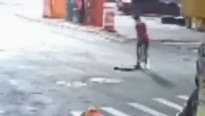 La policía de Nueva York investiga videos de hombres saliendo de las alcantarillas de la ciudad