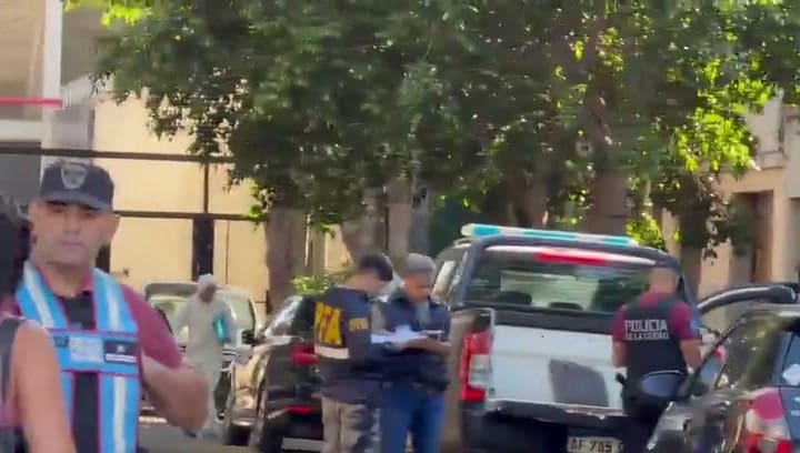 Un efectivo de la Policía Federal disparó a vecinos en Villa Crespo